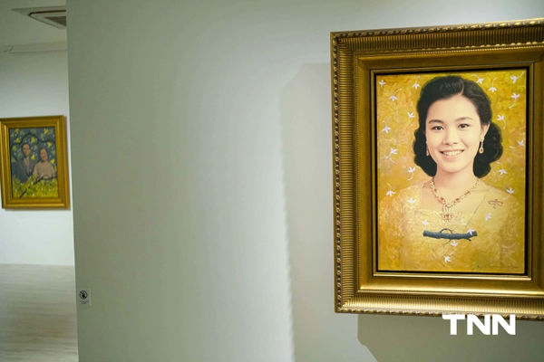 รูป-2 ศิลปินแห่งชาติ นำทัพสร้างสรรค์งานศิลป์ชั้นสูง น้อมรำลึกในพระมหากรุณาธิคุณ “สมเด็จพระพันปีหลวง"-9