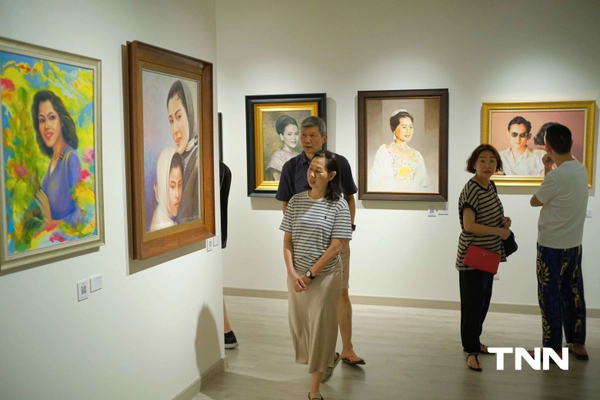 รูป-2 ศิลปินแห่งชาติ นำทัพสร้างสรรค์งานศิลป์ชั้นสูง น้อมรำลึกในพระมหากรุณาธิคุณ “สมเด็จพระพันปีหลวง"-7