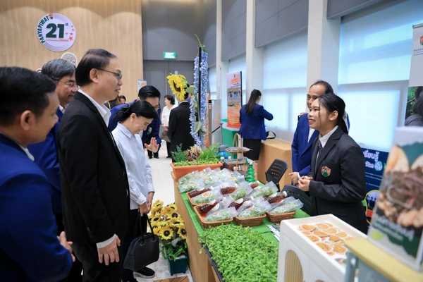 รูป-วิทยาลัยเทคโนโลยีปัญญาภิวัฒน์ กลุ่มธุรกิจซีพี ออลล์ เดินหน้าสร้างคนอย่างยั่งยืน เปิด 9 ศูนย์การเรียนรู้-6