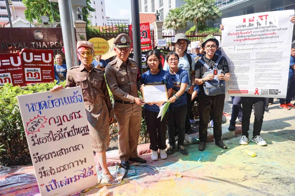 รูป-"มีเชื้อ HIV ก็เป็นตำรวจได้" ภาคประชาชนรวมตัวยื่นหนังสือถึง สตช. ย้ำหลักการต้องหยุดเลือกปฏิบัติ-15
