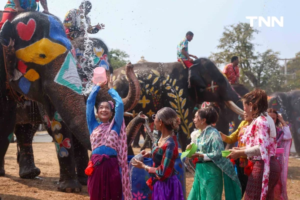รูป-สีสันกรุงเก่า ช้าง 10 เชือกเพนต์ลายสวยงาม ร่วมเล่นน้ำรับมหาสงกรานต์อยุธยาปี 69-13