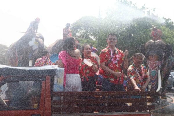 รูป-สีสันกรุงเก่า ช้าง 10 เชือกเพนต์ลายสวยงาม ร่วมเล่นน้ำรับมหาสงกรานต์อยุธยาปี 69-17