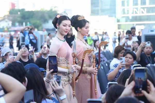 รูป-หลิง-ออม สวมบทเป็นนางรากษสเทวี นางสงกรานต์ประจำปี 2569 ในชุดไทยประยุกต์ร่วมฉลองวันปีใหม่ไทย-4
