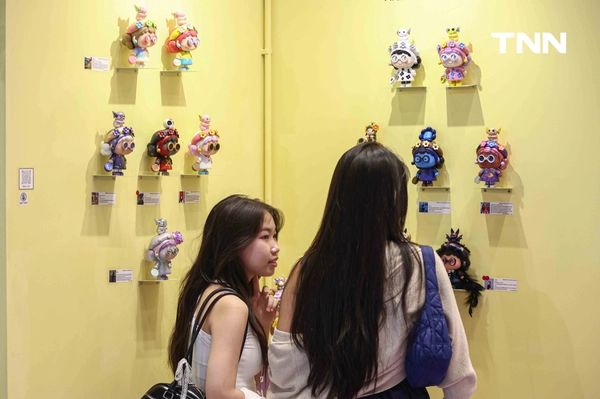 รูป-ไอคอนสยาม x Bennovo เปิดนิทรรศการ “MAMA KAKA Solo Exhibition” นิทรรศการเดี่ยวคุณย่าสุดเปรี้ยว-5