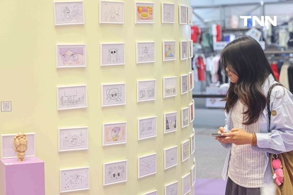 รูป-ไอคอนสยาม x Bennovo เปิดนิทรรศการ “MAMA KAKA Solo Exhibition” นิทรรศการเดี่ยวคุณย่าสุดเปรี้ยว-15