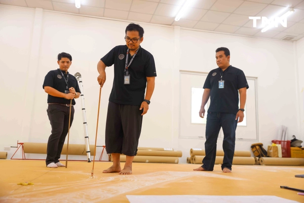 รูป-“ซาบีดา” ตรวจความคืบหน้าการขยายแบบ การก่อสร้างพระเมรุมาศและสิ่งปลูกสร้างประกอบ เนื่องในพระราชพิธีถวายพระเพลิงพระบรมศพ สมเด็จพระพันปีหลวง-13