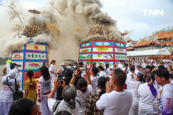รูป-ส่งวิญญาณไร้ญาติสู่ภพภูมิที่ดี พลังศรัทธาจิตอาสาทั่วสารทิศ ร่วมมหากุศล 'พิธีฌาปนกิจศพไร้ญาติ' มูลนิธิไตรคุณธรรม ชลบุรี-16