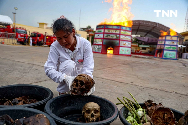 รูป-ส่งวิญญาณไร้ญาติสู่ภพภูมิที่ดี พลังศรัทธาจิตอาสาทั่วสารทิศ ร่วมมหากุศล 'พิธีฌาปนกิจศพไร้ญาติ' มูลนิธิไตรคุณธรรม ชลบุรี-21
