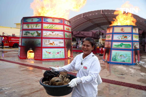 รูป-ส่งวิญญาณไร้ญาติสู่ภพภูมิที่ดี พลังศรัทธาจิตอาสาทั่วสารทิศ ร่วมมหากุศล 'พิธีฌาปนกิจศพไร้ญาติ' มูลนิธิไตรคุณธรรม ชลบุรี-20