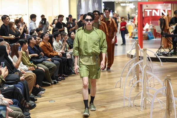 รูป-แฟชั่นร่วมสมัยผ่านแนวคิด Waste to Value จากสีย้อมธรรมชาติจากวัสดุเหลือทิ้งในระบบนิเวศป่าชายเลนที่จะเปลี่ยนความยั่งยืนให้เป็นสไตล์ -10