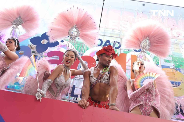 รูป-สยามพิวรรธน์ ร่วมขบวน Bangkok Pride Parade สุดยิ่งใหญ่พร้อมสนับสนุน บางกอกไพรด์ เดินหน้าสู่ Bangkok World Pride -5