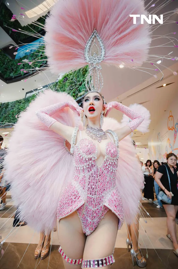รูป-สยามพิวรรธน์ ร่วมขบวน Bangkok Pride Parade สุดยิ่งใหญ่พร้อมสนับสนุน บางกอกไพรด์ เดินหน้าสู่ Bangkok World Pride -20