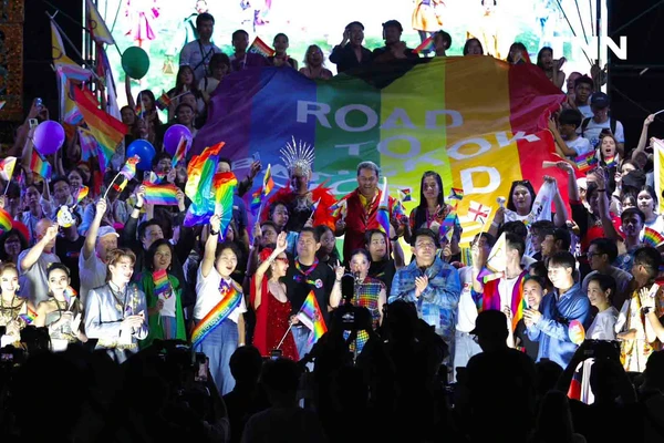 รูป-สยามพิวรรธน์ ร่วมขบวน Bangkok Pride Parade สุดยิ่งใหญ่พร้อมสนับสนุน บางกอกไพรด์ เดินหน้าสู่ Bangkok World Pride -8