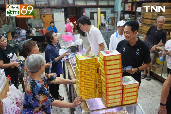 รูป-'อภิสิทธิ์' นำทัพ ปชป. ช่วย 'อนุชา' หาเสียงเยวาราชพร้อม ชูนโยบาย BKK App & BKK Connect พลิกโฉมท่องเที่ยว-ยกระดับชีวิตคนกรุง-16