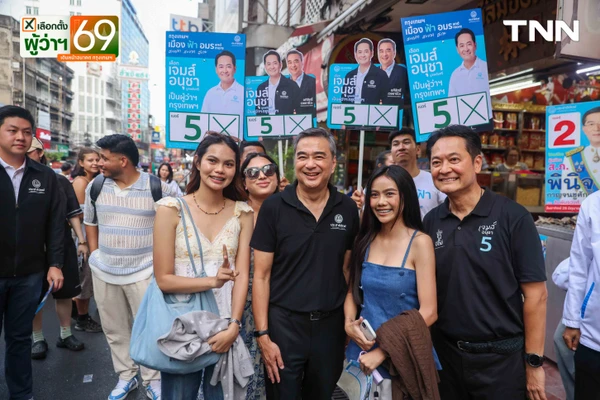 รูป-'อภิสิทธิ์' นำทัพ ปชป. ช่วย 'อนุชา' หาเสียงเยวาราชพร้อม ชูนโยบาย BKK App & BKK Connect พลิกโฉมท่องเที่ยว-ยกระดับชีวิตคนกรุง-20