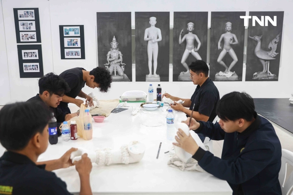 รูป-"ศุภจี" ตรวจความคืบหน้าจัดสร้าง "พระเมรุมาศ-ราชรถ" งานพระราชพิธีถวายพระเพลิงพระบรมศพ สมเด็จพระพันปีหลวง-8