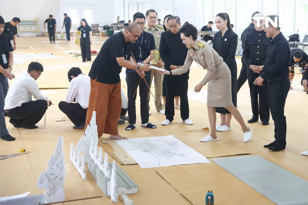 รูป-"ศุภจี" ตรวจความคืบหน้าจัดสร้าง "พระเมรุมาศ-ราชรถ" งานพระราชพิธีถวายพระเพลิงพระบรมศพ สมเด็จพระพันปีหลวง-12