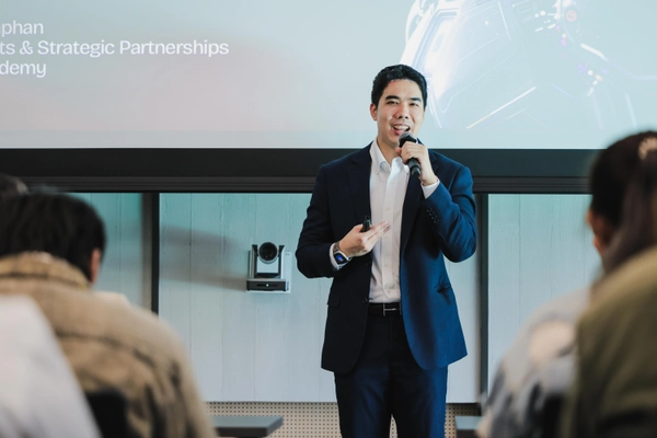 รูป-ทรูผนึกสมาคมนักข่าวฯ ปั้นนักข่าวสายฟ้าน้อย รุ่น 21 ติดอาวุธ AI สู่วงการสื่อยุคใหม่-3