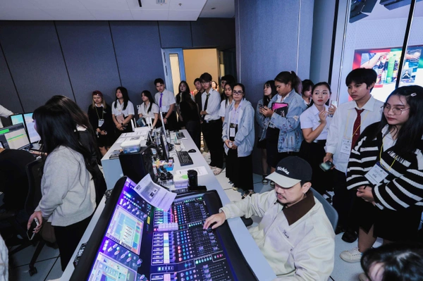 รูป-ทรูผนึกสมาคมนักข่าวฯ ปั้นนักข่าวสายฟ้าน้อย รุ่น 21 ติดอาวุธ AI สู่วงการสื่อยุคใหม่-2