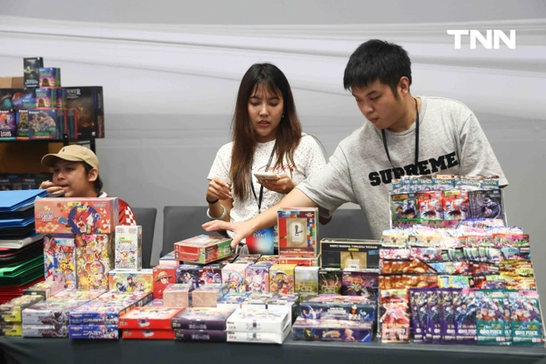 รูป-ไอคอนสยาม จับมือ Nx Gallery จัดมหกรรม ‘WORLD OF CARD’ ขนการ์ดระดับตำนานมูลค่ารวมกว่า 100 ล้านบาทมาโชว์ภายในงาน-16