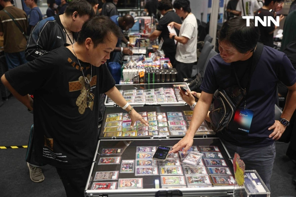 รูป-ไอคอนสยาม จับมือ Nx Gallery จัดมหกรรม ‘WORLD OF CARD’ ขนการ์ดระดับตำนานมูลค่ารวมกว่า 100 ล้านบาทมาโชว์ภายในงาน-15