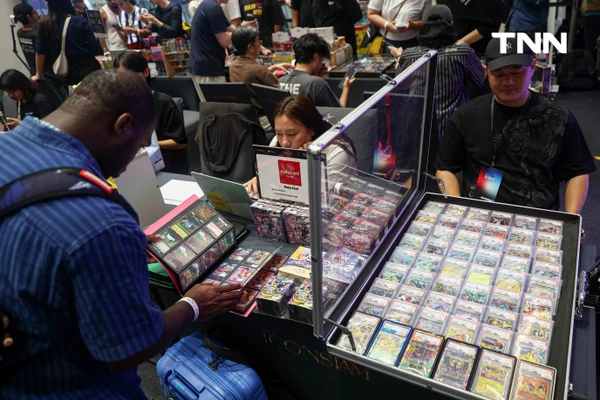 รูป-ไอคอนสยาม จับมือ Nx Gallery จัดมหกรรม ‘WORLD OF CARD’ ขนการ์ดระดับตำนานมูลค่ารวมกว่า 100 ล้านบาทมาโชว์ภายในงาน-10