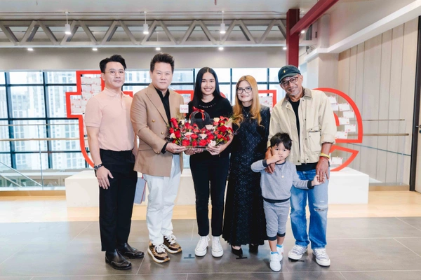 รูป-เร็ว แรง ของจริง! ทรู แบรนด์แรกเคียงข้าง “เนเน่ รอยัล” สู่เวทีระดับโลก-5