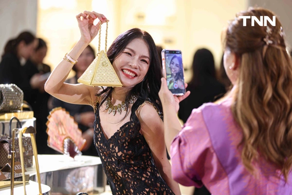 รูป-แบรนด์ SIRIVANNAVARI ร่วมกับ ICONCRAFT ไอคอนสยาม นำเสนอ THREADS OF LEGACY: S’CRAFT 2026-19