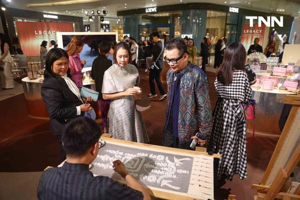 รูป-แบรนด์ SIRIVANNAVARI ร่วมกับ ICONCRAFT ไอคอนสยาม นำเสนอ THREADS OF LEGACY: S’CRAFT 2026-8