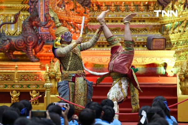 รูป-จากพระราชดำริ “สมเด็จพระพันปีหลวง” สู่สากล ไทยโชว์ศักยภาพ "หัตถศิลป์-โขน-ผ้าไทย" ดันซอฟต์เพาเวอร์ไกลทั่วโลก-7