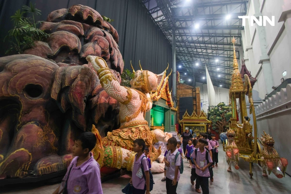 รูป-จากพระราชดำริ “สมเด็จพระพันปีหลวง” สู่สากล ไทยโชว์ศักยภาพ "หัตถศิลป์-โขน-ผ้าไทย" ดันซอฟต์เพาเวอร์ไกลทั่วโลก-15