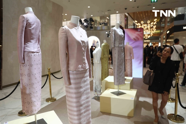 รูป-Pop-up Showcase เฉลิมพระเกียรติฯ สืบสานพระราชปณิธาน “ผ้าไทยร่วมสมัย” ณ ไอคอนสยาม-14