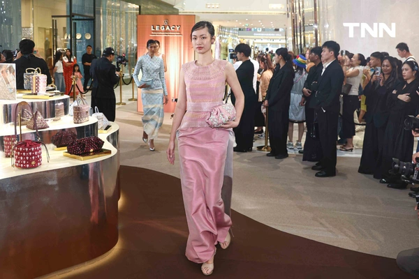 รูป-Pop-up Showcase เฉลิมพระเกียรติฯ สืบสานพระราชปณิธาน “ผ้าไทยร่วมสมัย” ณ ไอคอนสยาม-5