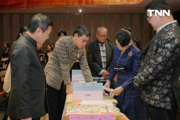 รูป-กรมการพัฒนาชุมชนเปิดฉากประกวดผ้าลายพระราชทาน ‘ผ้าลายขอสมเด็จฯ - เจ้าฟ้าฯ’ และผ้าลายบุปผาบรมราชินีนาถ’-7
