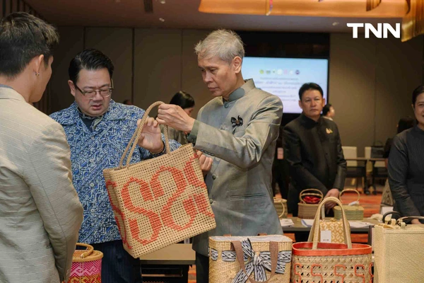 รูป-กรมการพัฒนาชุมชนเปิดฉากประกวดผ้าลายพระราชทาน ‘ผ้าลายขอสมเด็จฯ - เจ้าฟ้าฯ’ และผ้าลายบุปผาบรมราชินีนาถ’-12