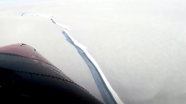 เปิดภาพ ภูเขาน้ำแข็ง ขนาดเท่านิวยอร์กแตกในแอนตาร์กติกา