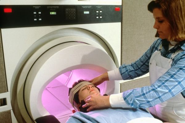เทคโนโลยีใหม่ !! ฝังเมล็ดแม่เหล็ก - กำจัดมะเร็งสมอง ด้วย MRI