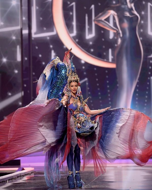 อแมนด้า ฉายออร่า รอบพรีลิมมินารี บนเวที Miss Universe 2020  (มีคลิป)
