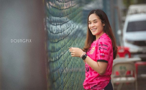 ประเด็นร้อนบอลไทย : คุยสุด Exclusive กับ 'น้องพิซซ่า' นักกายภาพสุดสวยค่ายเทโร