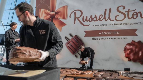 กล่องช็อกโกแลต ใหญ่ที่สุดในโลก จุช็อกโกแลตได้ 5,616 ปอนด์ !!