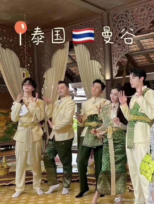 “หวังเฮ่อตี้-แองเจล่าเบบี้” นำทีมซุปตาร์จีนใส่ชุดไทยถ่ายรายการ “Keep Running”  ที่เมืองโบราณ (มีคลิป)