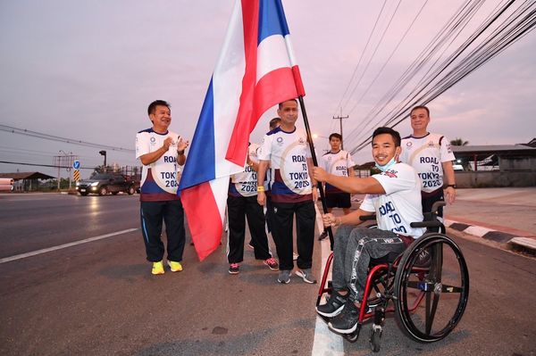 ผู้ว่าเพชรบุรี นำทีม วันที่ 3 วิ่งส่งธงชาติไทย ไปโตเกียวโอลิมปิก (คลิป)