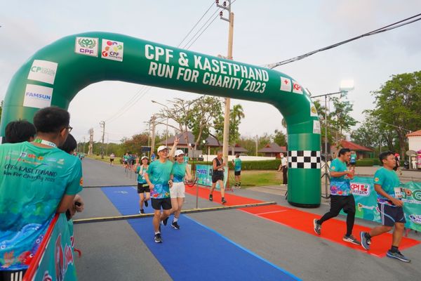 ผู้ว่าฯ เมืองปากน้ำ นำนักวิ่งกว่า 2,000 คน ร่วมกิจรรม 'CPF & KASETPHAND RUN FOR CHARITY'