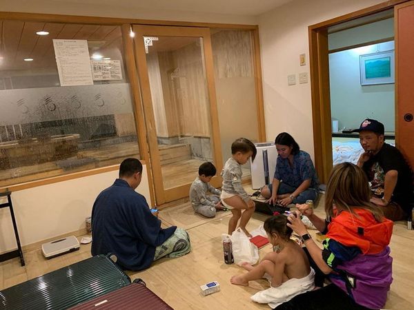 ครอบครัวกาย-ฮารุติดพายุฮากิบิสที่ญี่ปุ่น ตุนเสบียงพร้อมรับมือสถานการณ์
