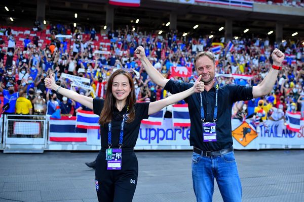 'มาดามแป้ง' เปิดใจหลังทีมชาติไทยต่อสัญญา 'มาโน่ โพลกิ้ง'