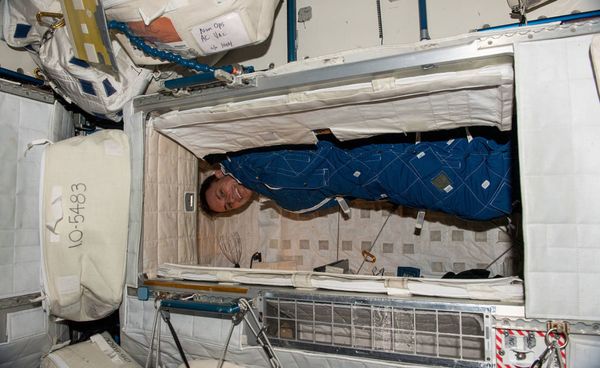 5 กิจวัตรประจำวันของเหล่านักบินอวกาศจากสถานีอวกาศ