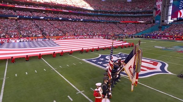 สีสัน Super Bowl!! 'Chris Stapleton-Babyface' ร้องเพลงเปิดฉากการแข่งขัน