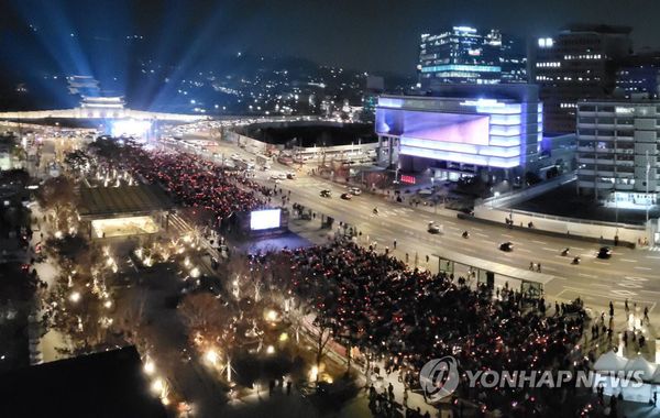 ตำรวจเกือบพันนายดูแล!! กองเชียร์ 'เกาหลีใต้’ รวมตัวเชียร์บอลโลกนัดแรกที่จัตุรัสสำคัญ