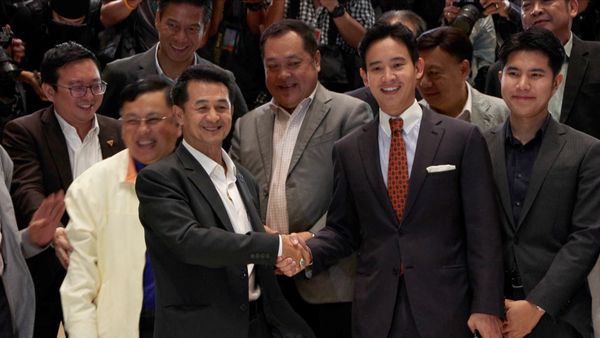 เพื่อไทยพลิกขั้ว ตั้งรัฐบาลใหม่ไร้ก้าวไกล?      