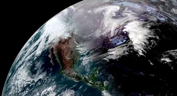 เปิดภาพถ่ายจากดาวเทียม พายุ ฤดูหนาว ขนาดใหญ่ก่อตัวถล่มสหรัฐฯ